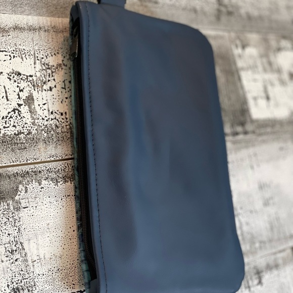 Cowhide Wristlet Clutch Leather Cowhide Zipper Embossed Leather Crossbody bag - Picture 9 of 11